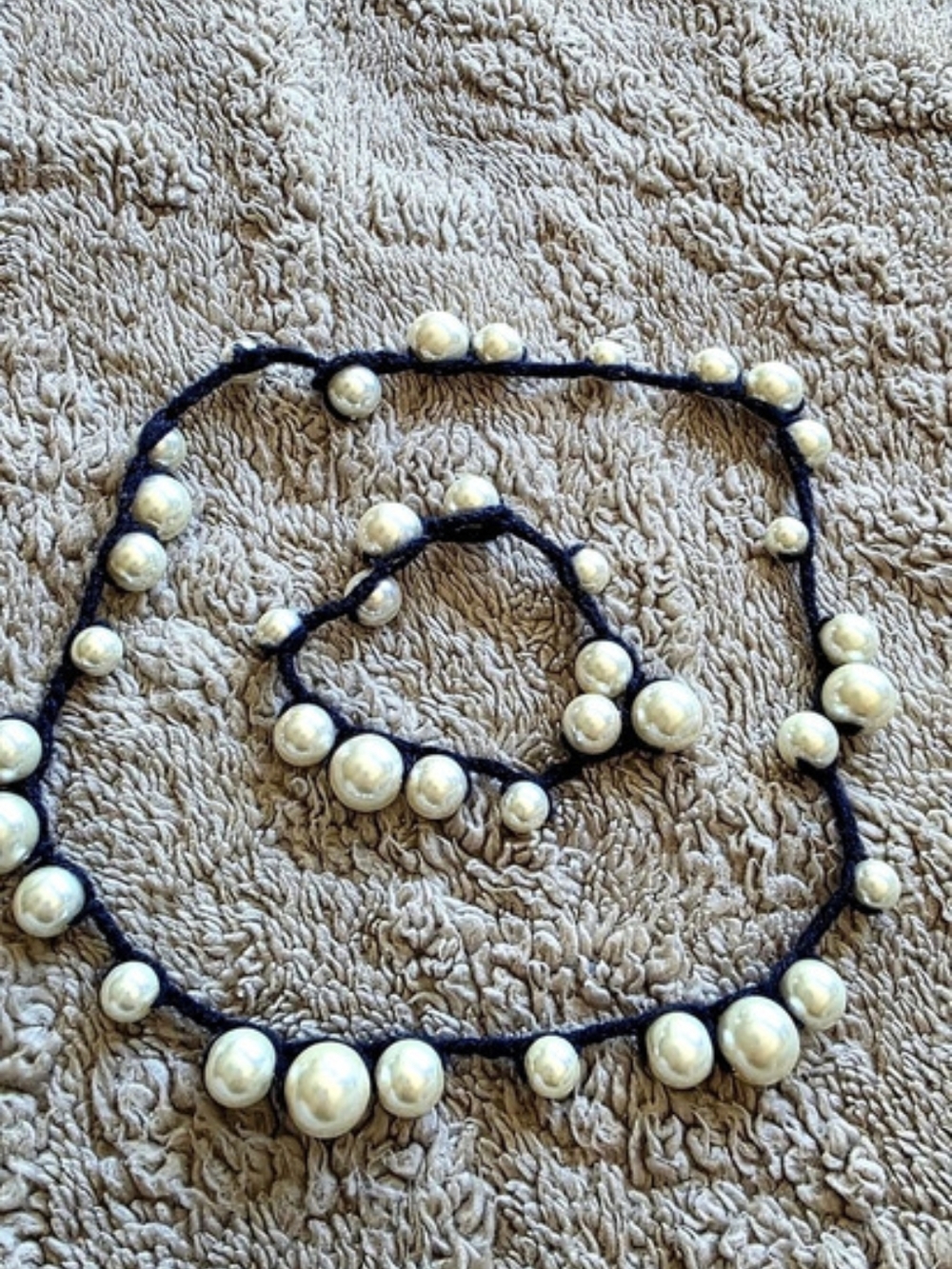 Pearl Beaded Necklace in White & Navy